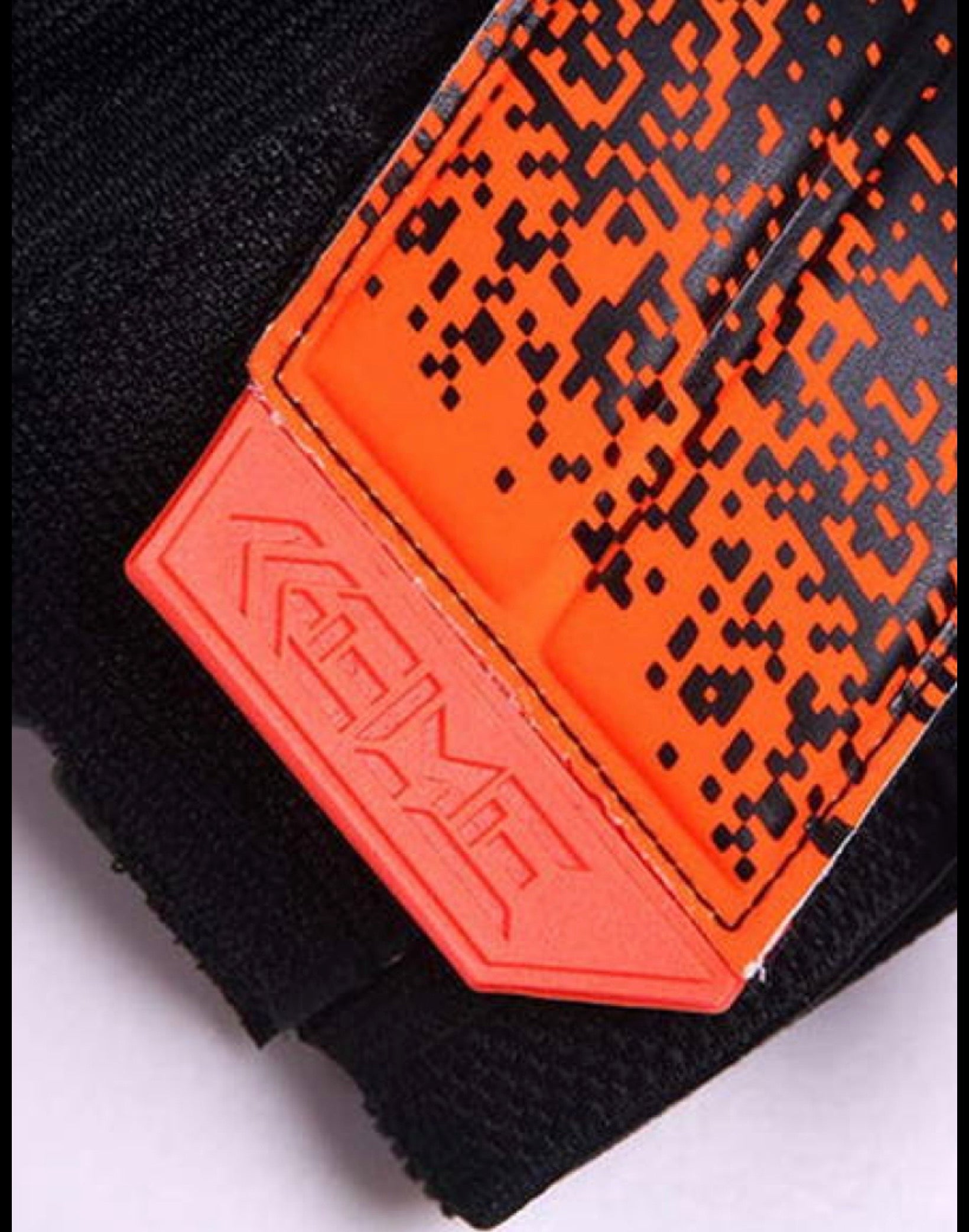 KELME Training Level Goalkeeper Gloves 9896409